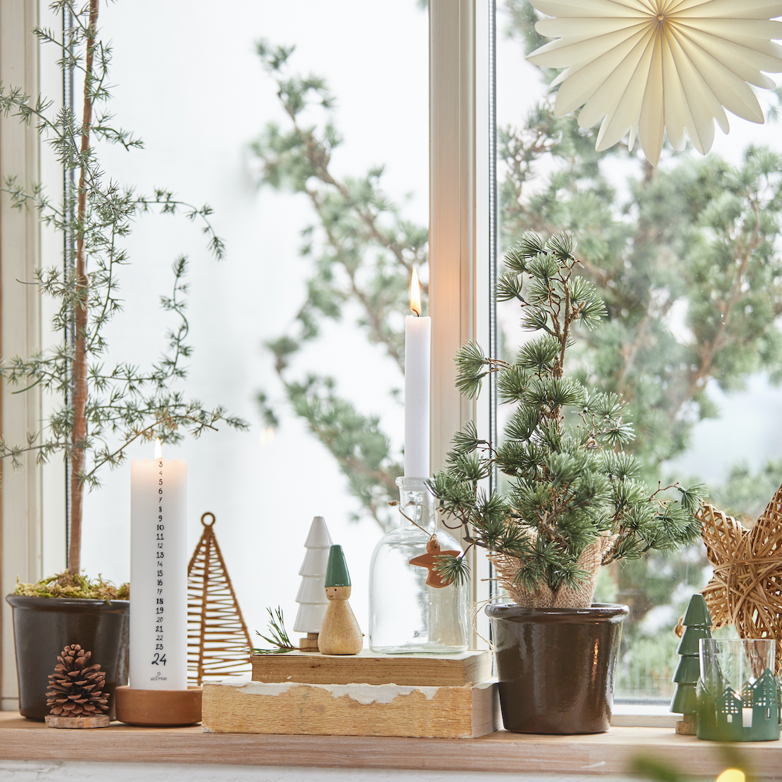White Pillar Advent Candle With Dark Grey Numbers