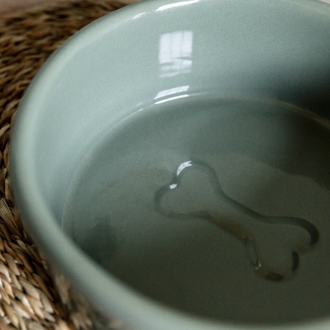 Rosemary Stoneware Rimmed Dog Bowl